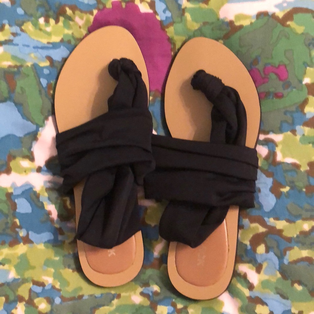 Black stretchy thong sandals